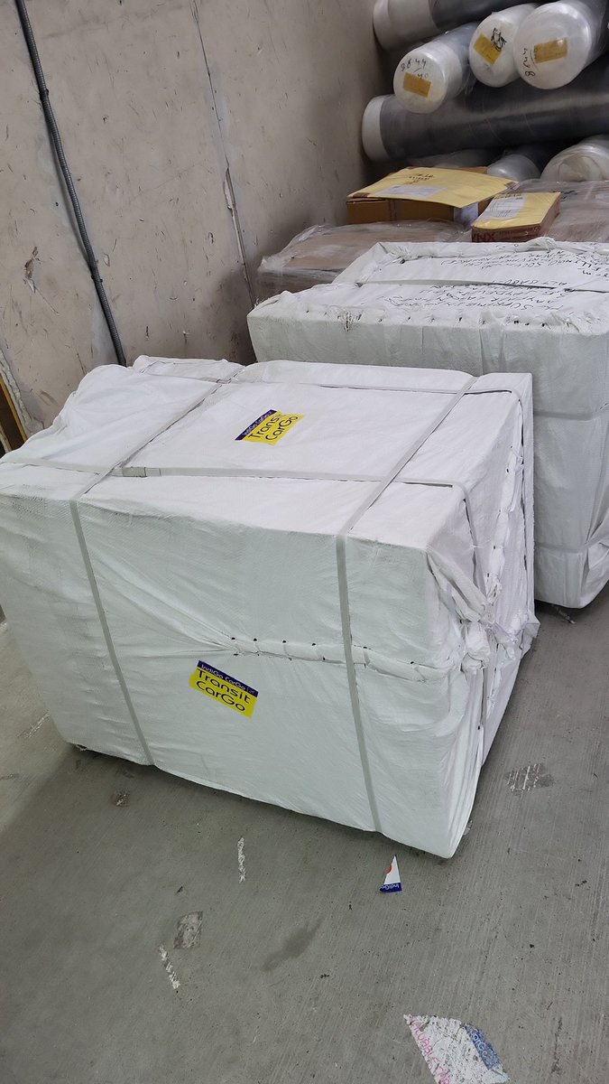 आज हमारी कंपनी, Local2Global Mart Private Limited ने पहला पार्सल विमान से local से global माल भेजा है। हम गर्व से घोषणा करते हैं कि हमारी सेवाएं अब विश्वस्तरीय स्तर पर उपलब्ध हैं। यह हमारे लिए एक महत्वपूर्ण कदम है जो हमें नए ग्राहकों की दिशा में आगे बढ़ने में सहायक होगा।