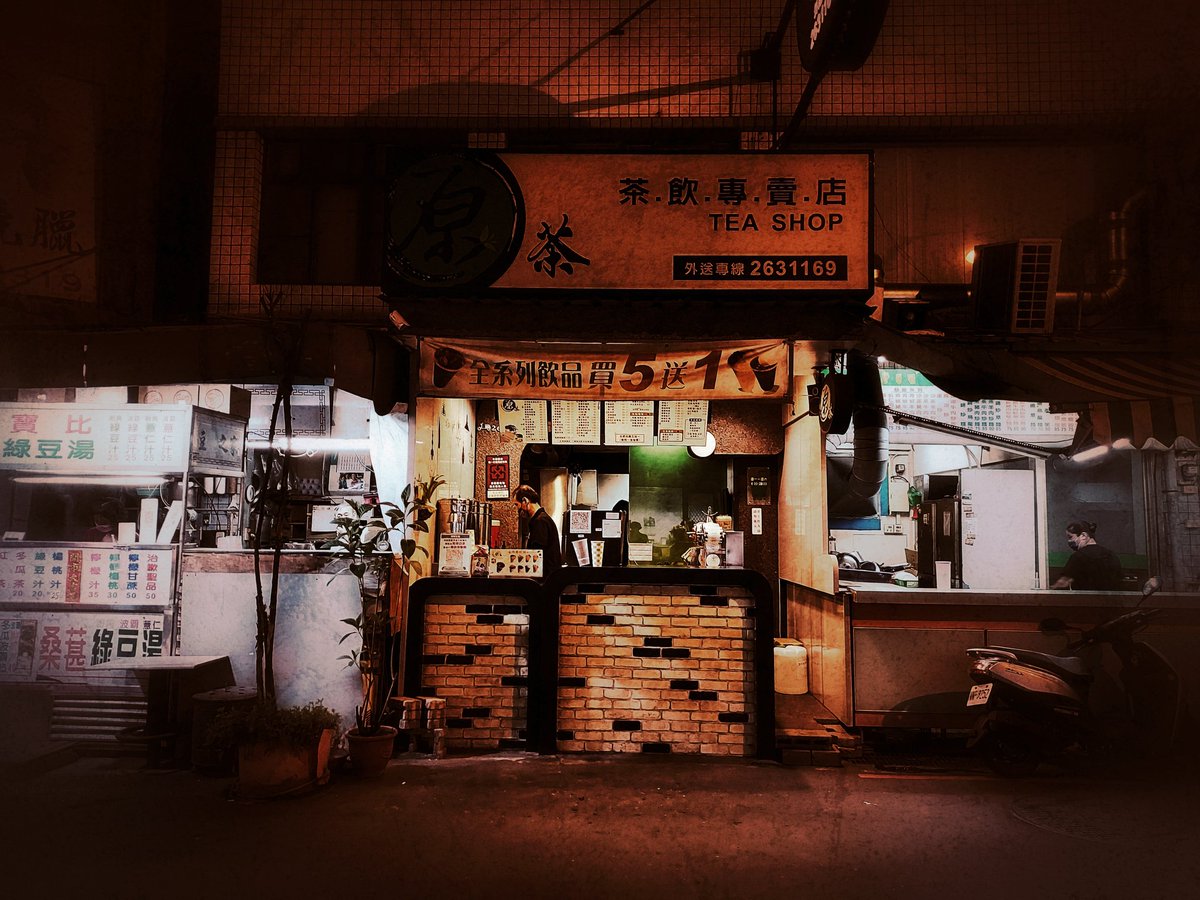 tea shop

#台湾 #台南 #Taiwan #nightphotography #streetphotography 
©️skinskin