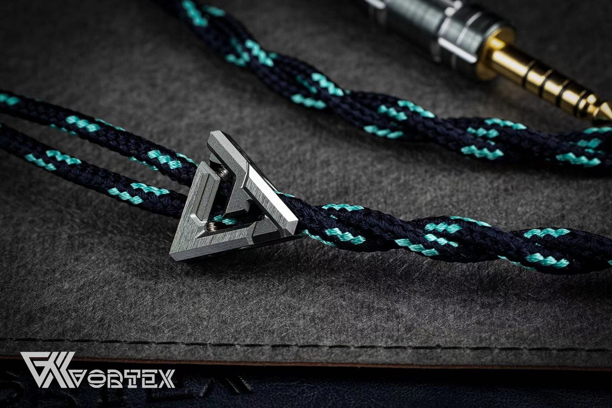 vortexCables's tweet photo. Minervaは米国市場向けに新しく発売した新製品です、卓越した同軸構造を採用しており、優れた抗干渉性能を提供します

C.F.S. Series - Minerva 

構造：マルチストランドリッツ、同軸シールディング

素材：4N OCCシルバー
             銀メッキ5N LC-OFC

AWG：22.7 AWG

https://t.co/pzNDQkuYCb https://t.co/IQE8cVj51c