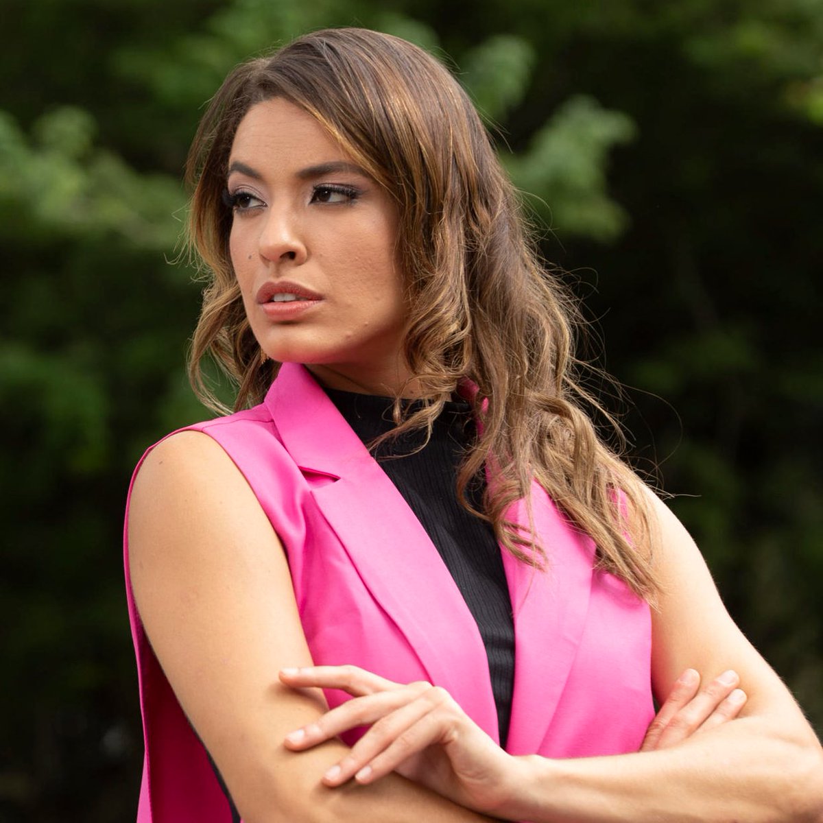centralreality's tweet photo. 🚨VEJA: Fora da casa, Beatriz revela que não quer papo com Fernanda Bande:

"Eu não tive uma troca muito boa com ela. Se a gente se vir em algum lugar, se cumprimentar, não tem problema nenhum. Mas é uma pessoa que eu não levaria muito para minha vida. Não quero ter uma convivência íntima porque não há uma conexão. Não bateu"
