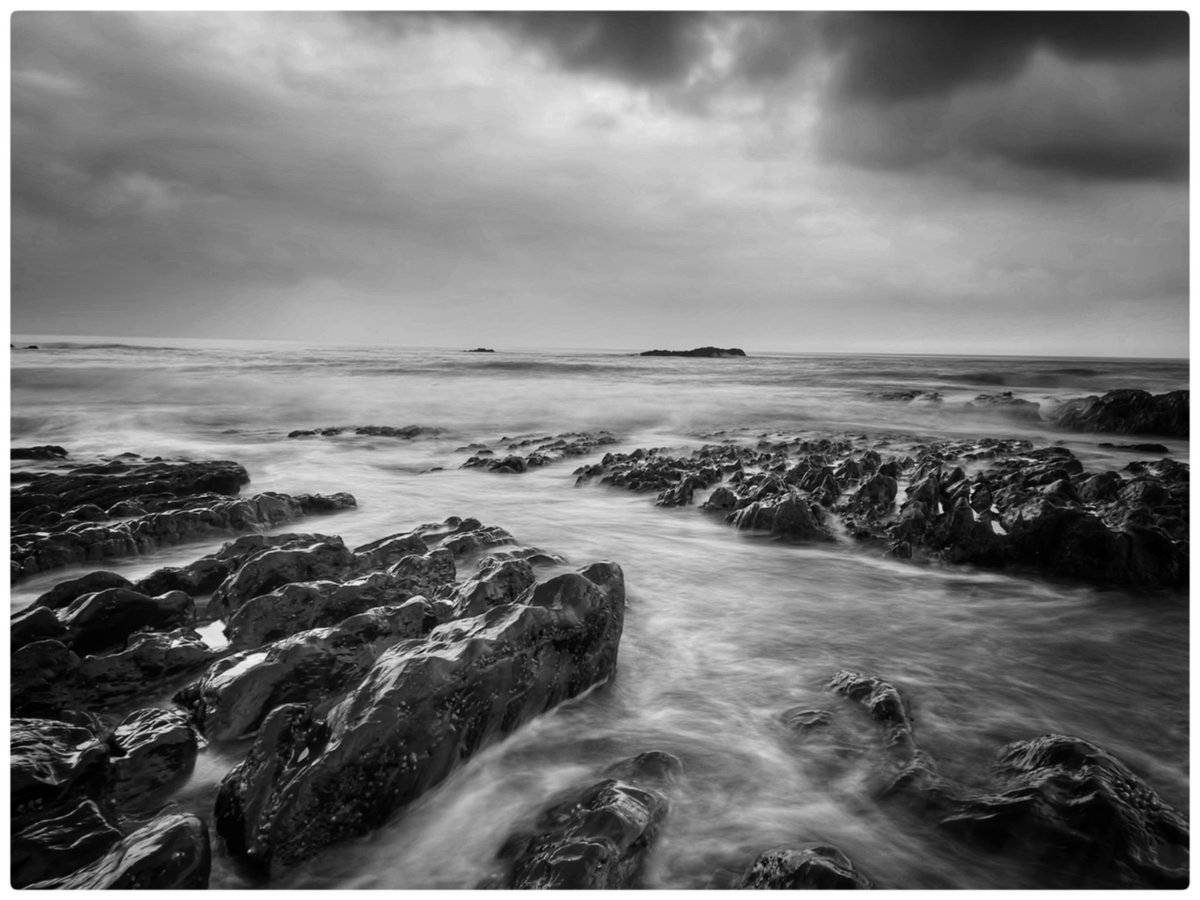 We're thrilled to share our Young Photographer of the Year is William Curzon 🏆 Congratulations to William whose striking image of Ayrmer Cove gained him the winning place Save the date for our Photographer of the Year Exhibition: 🚆 Platform 8 & 9 London Paddington 📅 3–30 July