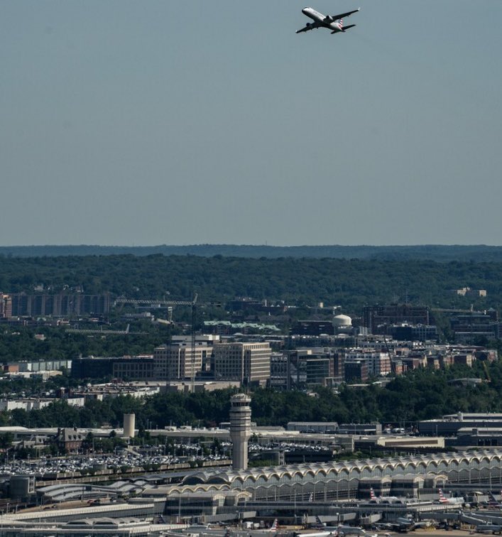 🚨 Planes have been noticed flying in unusual ways above Ronald Reagan Washington National Airport in DC ⚠️ SOMETHING BIG IS ABOUT TO HAPPEN‼️