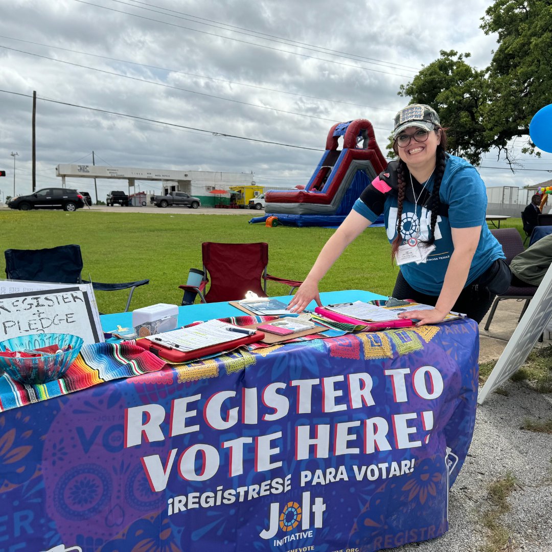 👓 We're still looking to fill a few spots around the state - Deputy Field Organizer, Voter Registration Canvassers &amp; Student Coordinator! Learn more about how you can join our mission of registering Texas to vote on our Careers page >> loom.ly/-o5MfKA

#TexansVote