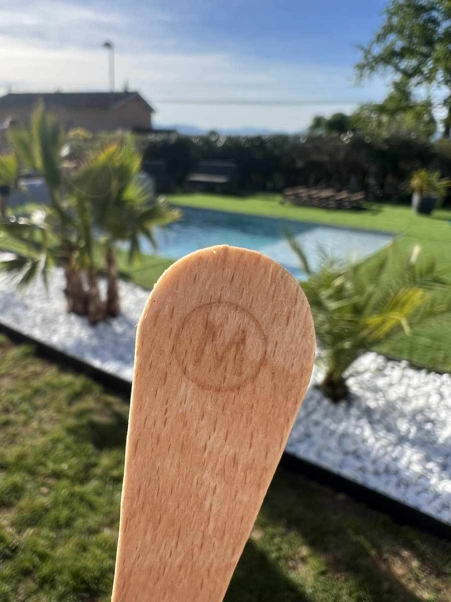 romain_biard's tweet photo. La saison des glaces recommence 🍨🍦@Magnum_France #glaces #Vacances #icecream https://t.co/NfHNb1c6dX
