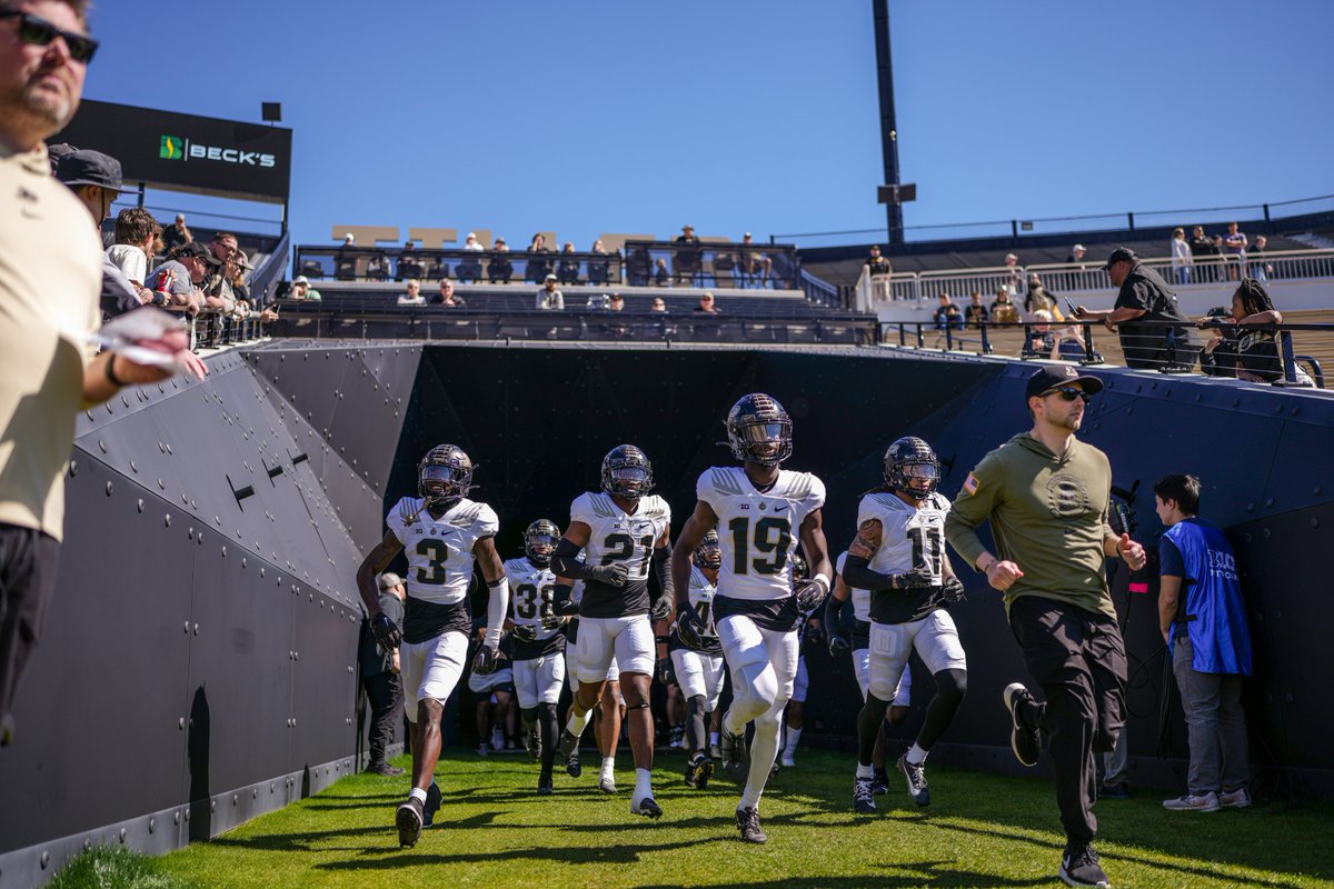 Let's get this party started! Our spring game is underway live on @BigTenNetwork now.