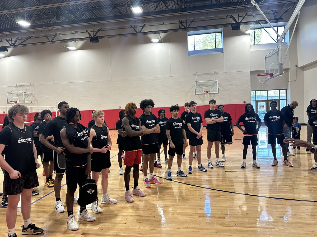 ARBballRankings's tweet image. The first day of the Senior Showcase was 🔥🔥! 16 schools in the building and several scholarships were offered last night👀! Come out this evening at 6:30 we are expecting more coaches and more offers 📈📈📈📈