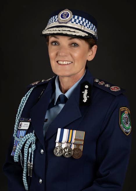 ชื่อของเธอคือ Inspector 'Amy Scott' จาก Waverley Police Station