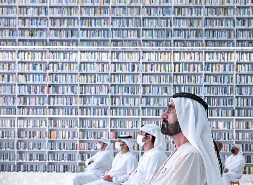 nab3a2's tweet photo. مكتبة الشيخ محمد بن راشد في إمارة دبي 
حيث كانت كلفة المكتبة مليار درهم
 (حوالي 272 مليون دولار)
( أي مايقارب أكثر من 400 مليار عراقي)

وعلى امتداد طوابقها السبعة تضم مكتبة محمد بن راشد محتوى معرفيًا ضخمًا يتألف من أكثر من 1.1 مليون كتاب ورقي ورقمي باللغة العربية ولغات أخرى https://t.co/4J1ez7m2Zs
