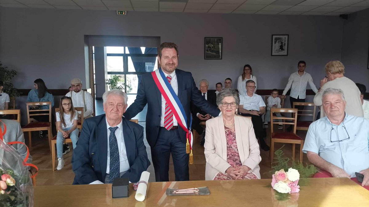 Très grand plaisir de célébrer cet après-midi les #noces de diamant d’un adorable couple arrivé à #Caudebec il y a deux ans seulement mais déjà particulièrement actif et intégré dans notre belle commune. Très bel anniversaire de #mariage à vous chers Lucienne et Jean-Pierre !