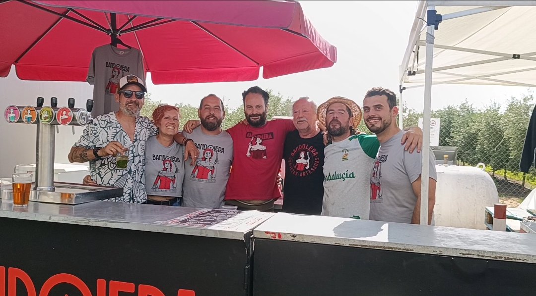 Si os dijese lo orgullosa que estoy yo de estos compis no tendría palabras para expresarlo. Larga vida a <a href="/Bandolera_cerv/">CervezaBandolera</a> y al cooperativismo transformador!! #AniversarioBandolera