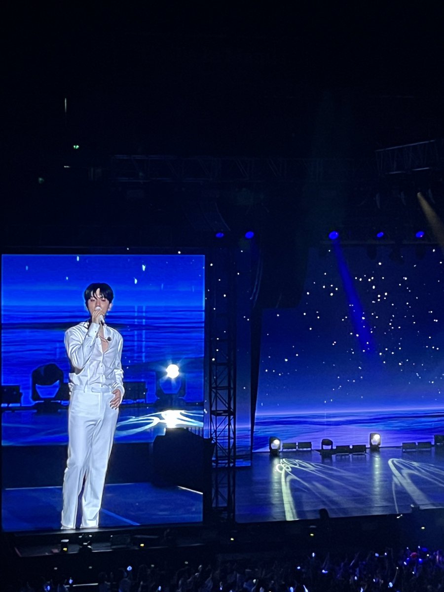 boxianluvr's tweet photo. Attending your first solo concert under your very own company is an out-of-world experience. I cried when you first entered, cried during the middle part, &amp; cried again towards the end. I was reminded why you are THE Baekhyun, one of KPOP’s most skilled vocalists. - https://t.co/L1cOSWI8zP