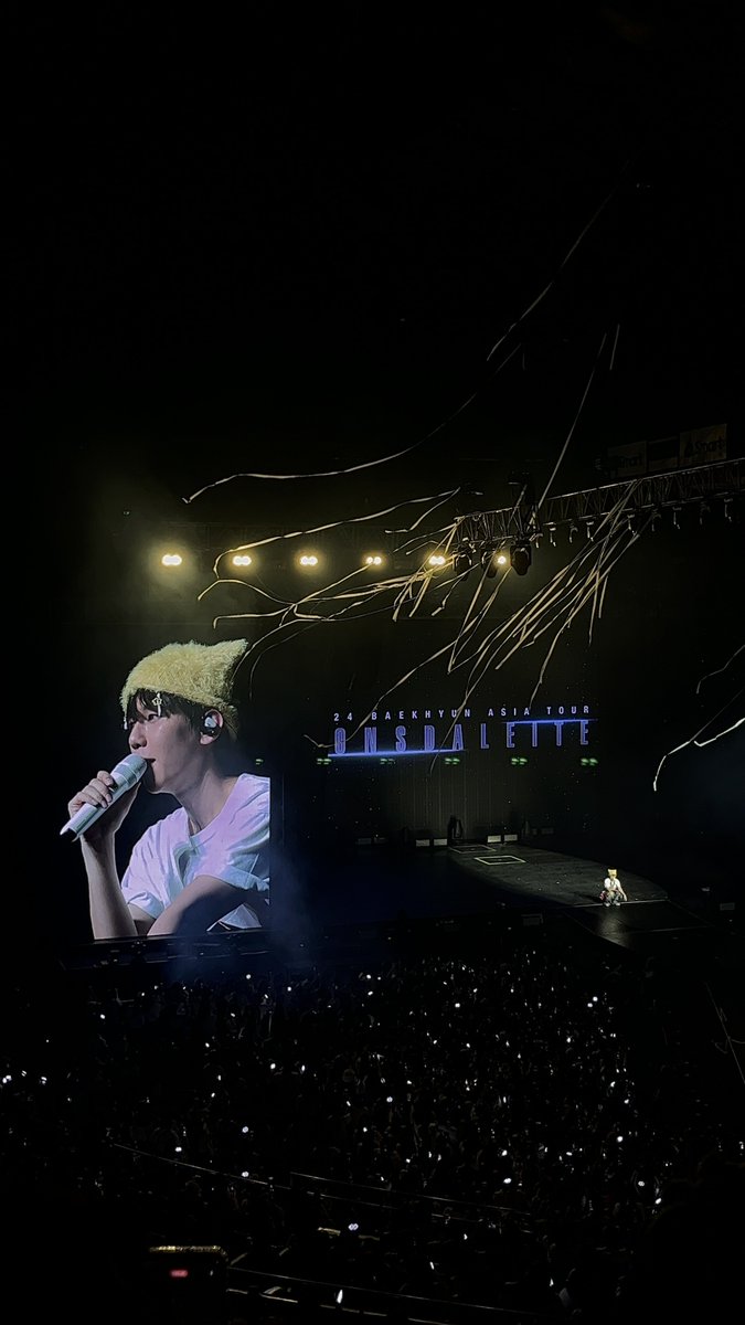 boxianluvr's tweet photo. Attending your first solo concert under your very own company is an out-of-world experience. I cried when you first entered, cried during the middle part, &amp; cried again towards the end. I was reminded why you are THE Baekhyun, one of KPOP’s most skilled vocalists. - https://t.co/L1cOSWI8zP