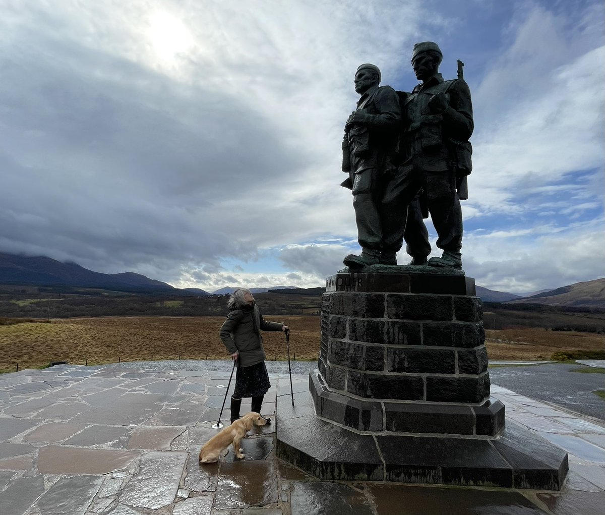 Mum paying her respects. #unitedweconquer #commandos