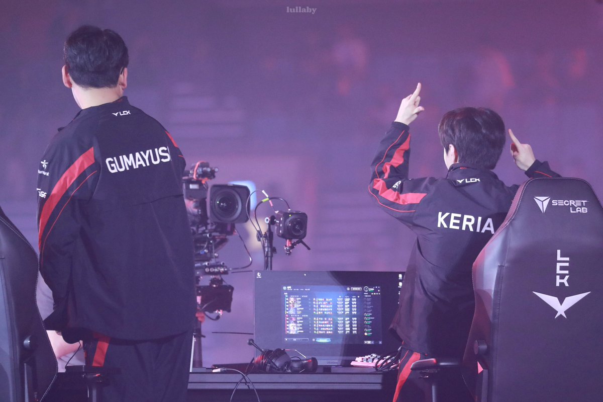 lul1abe's tweet photo. 240413 패자결승 HLE VS T1
 
#T1WIN #Gumayusi #Keria 
#구마유시 #케리아 https://t.co/TAawRhhGBL