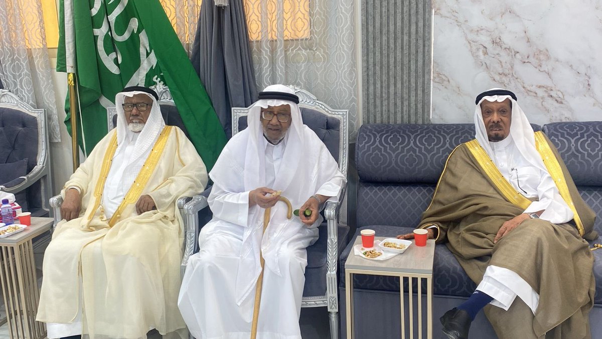shahdnow's tweet photo. أسرة #المعيويد بمحافظة #الأحساء "#الجشة" تهنئكم بحلول عيد الفطر المبارك لعام 1445هـ . 

مجلس أسرة المعيويد @AlmMjls : 

#عيد_سعيد 
#كل_عام_وانتم_بخير https://t.co/D4AFoPNLbO