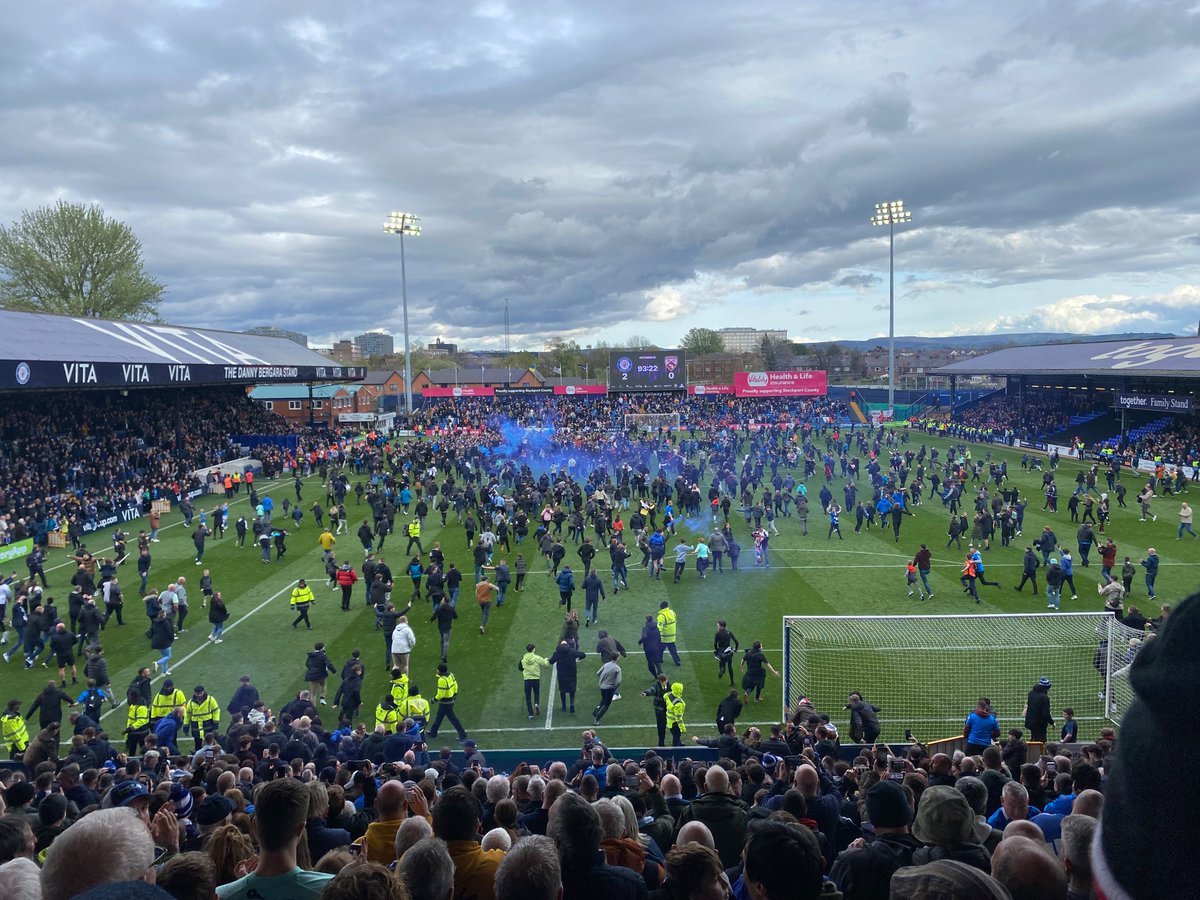 Congratulations to <a href="/StockportCounty/">Stockport County</a>  on winning promotion to League One! An absolutely fantastic season. 🍾 🥂 Cheers, thank you!