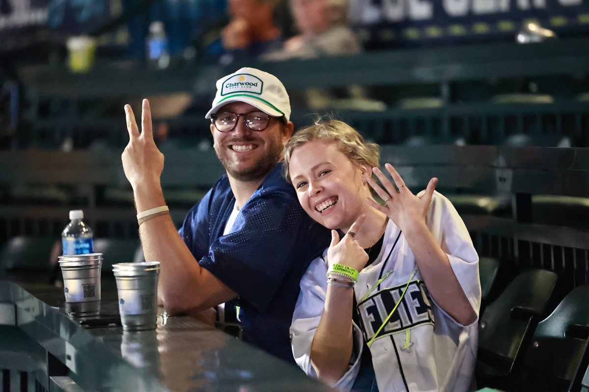 WE NEED TO KNOW, did this couple get engaged at the game the other night?!?! The pose in this picture is making us feel like the answer is yes💍 If you know them, tag them! And if it's true, congratulations to the happy couple!