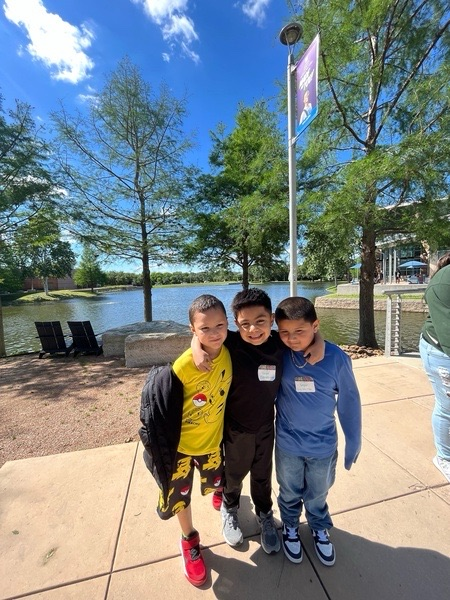 Kinder students enjoyed a walking tour Northwest Vista College this week and then had a picnic at Old Pearsall Park! It was a great time! Never too young to start thinking about college ❤️ #RootEDMCE #GoPublic  #DestinationSWISD #MiFamiliaMCE