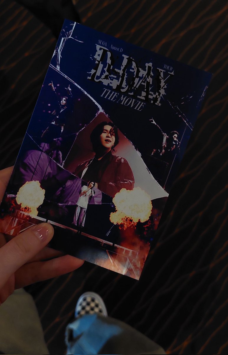 amygdala_27's tweet photo. Yaaaass🐱🖤💜🤟🏻
#D_DAY_THEMOVIE #D_DAY_TOUR 
#SUGA #슈가 #AgustD https://t.co/TqmPlaGxNe