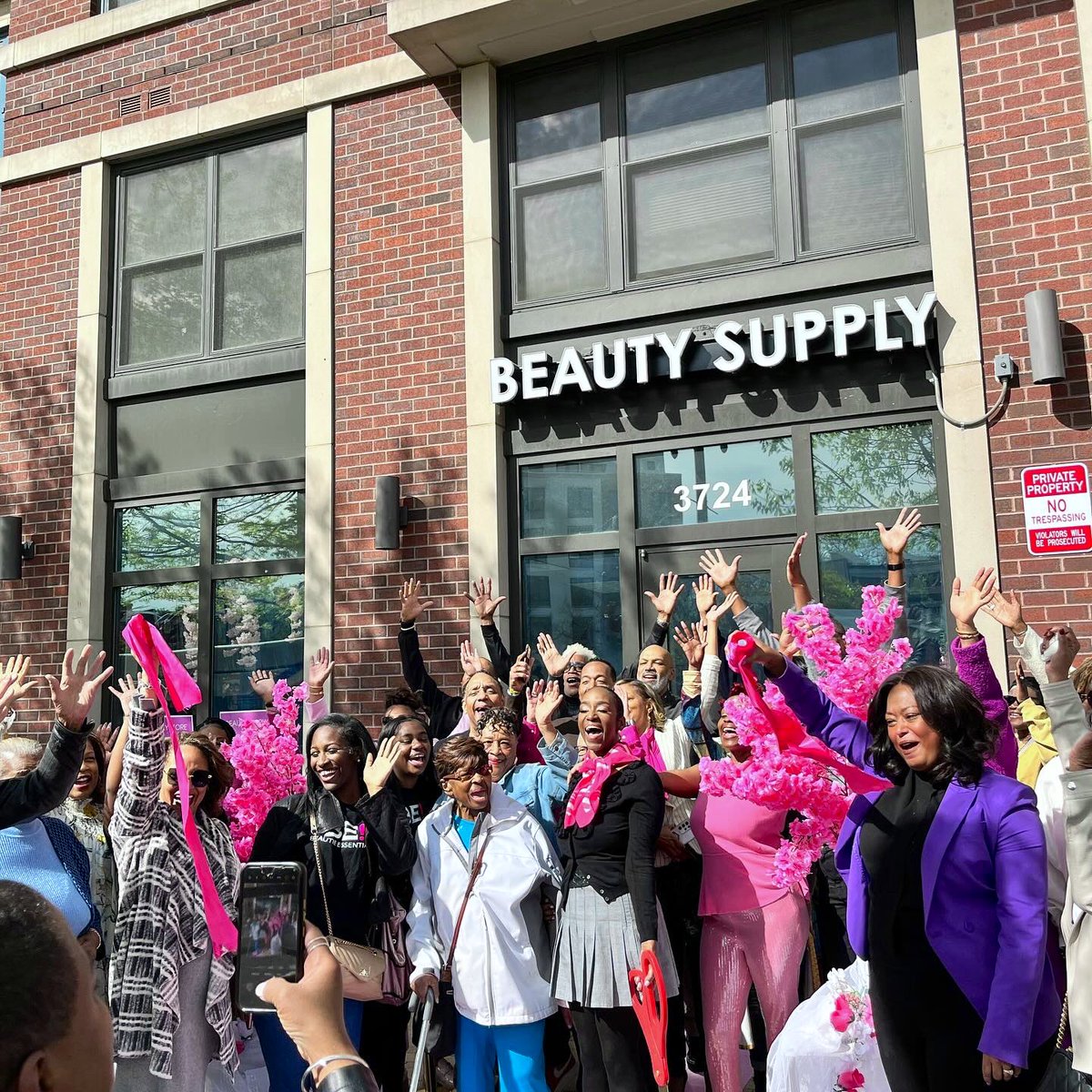 SmallBizDC's tweet image. It was an honor to celebrate the opening of #BeautieEssentials on behalf of @MayorBowser. We look forward to seeing this #smallbusiness thrive and grow as an integral part of the Petworth neighborhood!
#Ward4
#DCisOpen