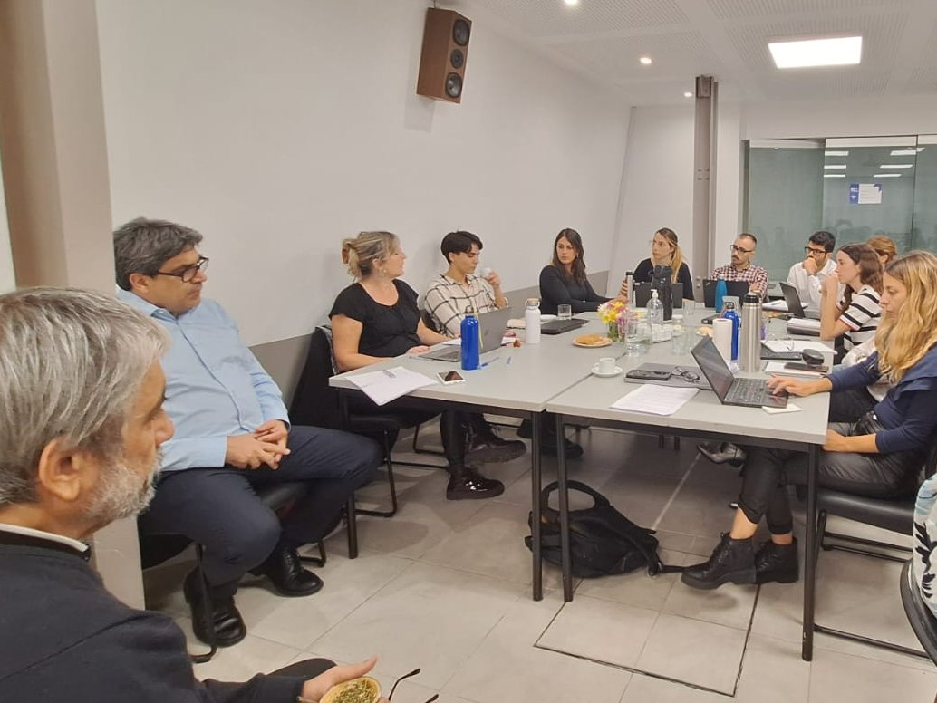 LuliCardini's tweet photo. Con Martin Benavides, Director del @IIEP_UNESCO    reflexionamos sobre la planificación educativa en América Latina y el rol del @IIPEUNESCO_BA. ¡Muy buena discusión y trabajo en equipo! https://t.co/yl36GsWSvA