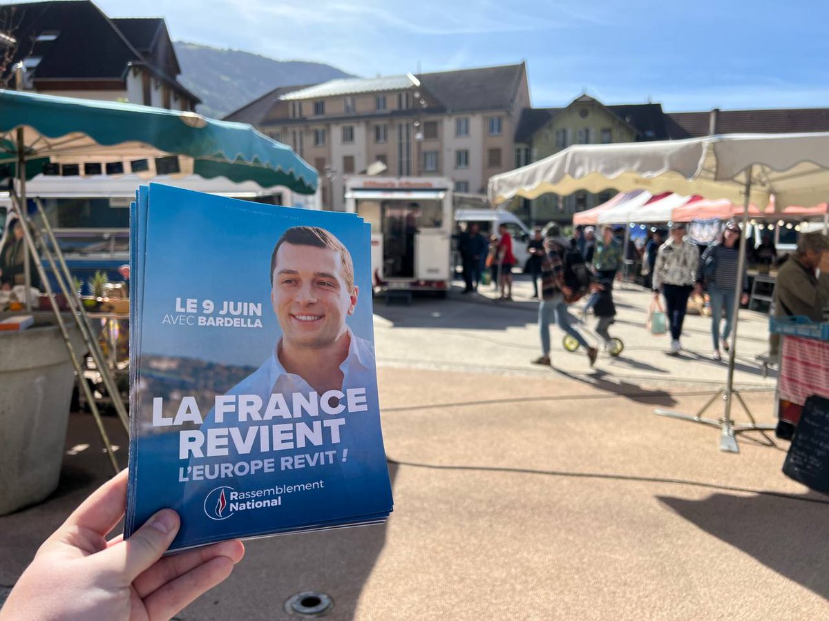 B_Bernard73's tweet photo. Tractage sur le marché d'#Ugine et auprès des commercants, avec @BressePauline et le @RNJ_Savoie.
Le 9 juin, un seul vote possible : celui des Nations libres avec @J_Bardella ! 🇫🇷
#VivementLe9Juin https://t.co/HVysxETTrd