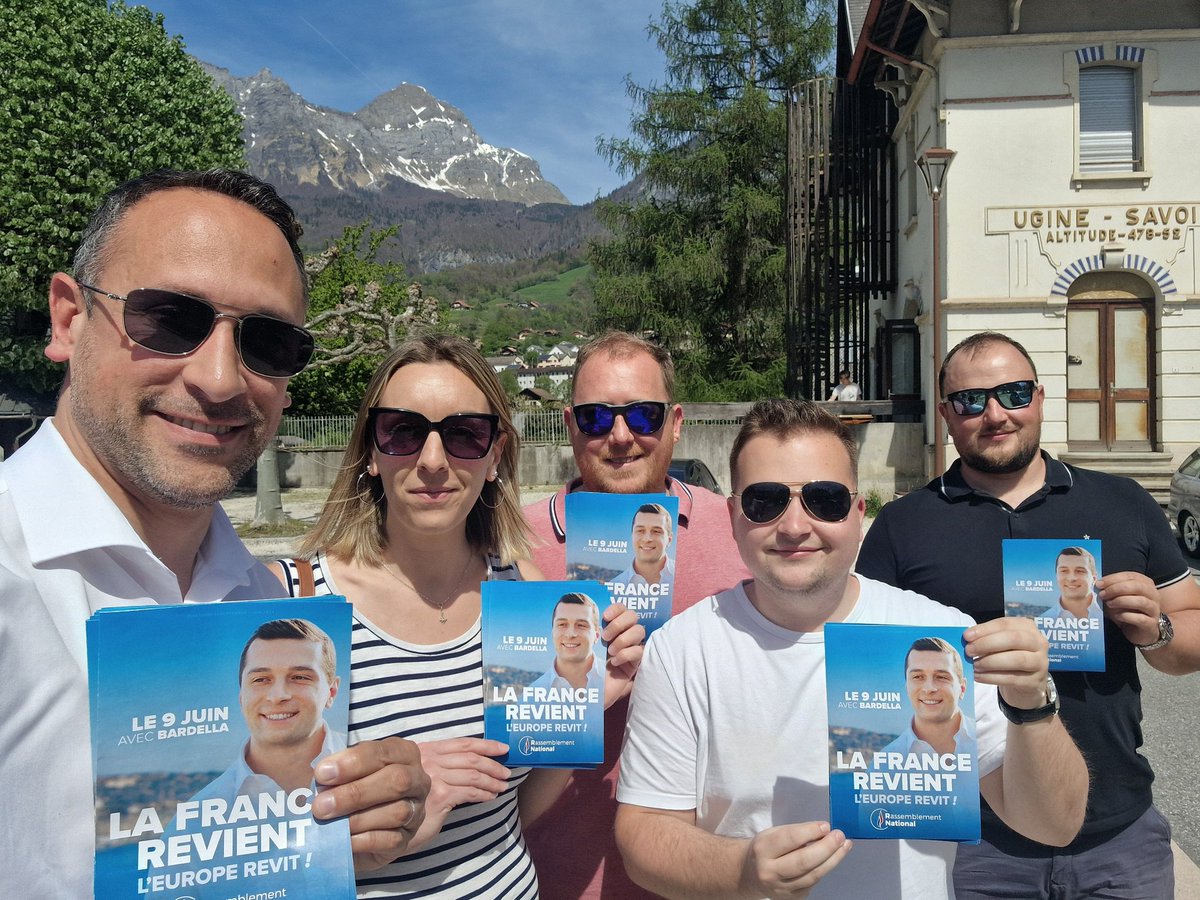 B_Bernard73's tweet photo. Tractage sur le marché d'#Ugine et auprès des commercants, avec @BressePauline et le @RNJ_Savoie.
Le 9 juin, un seul vote possible : celui des Nations libres avec @J_Bardella ! 🇫🇷
#VivementLe9Juin https://t.co/HVysxETTrd
