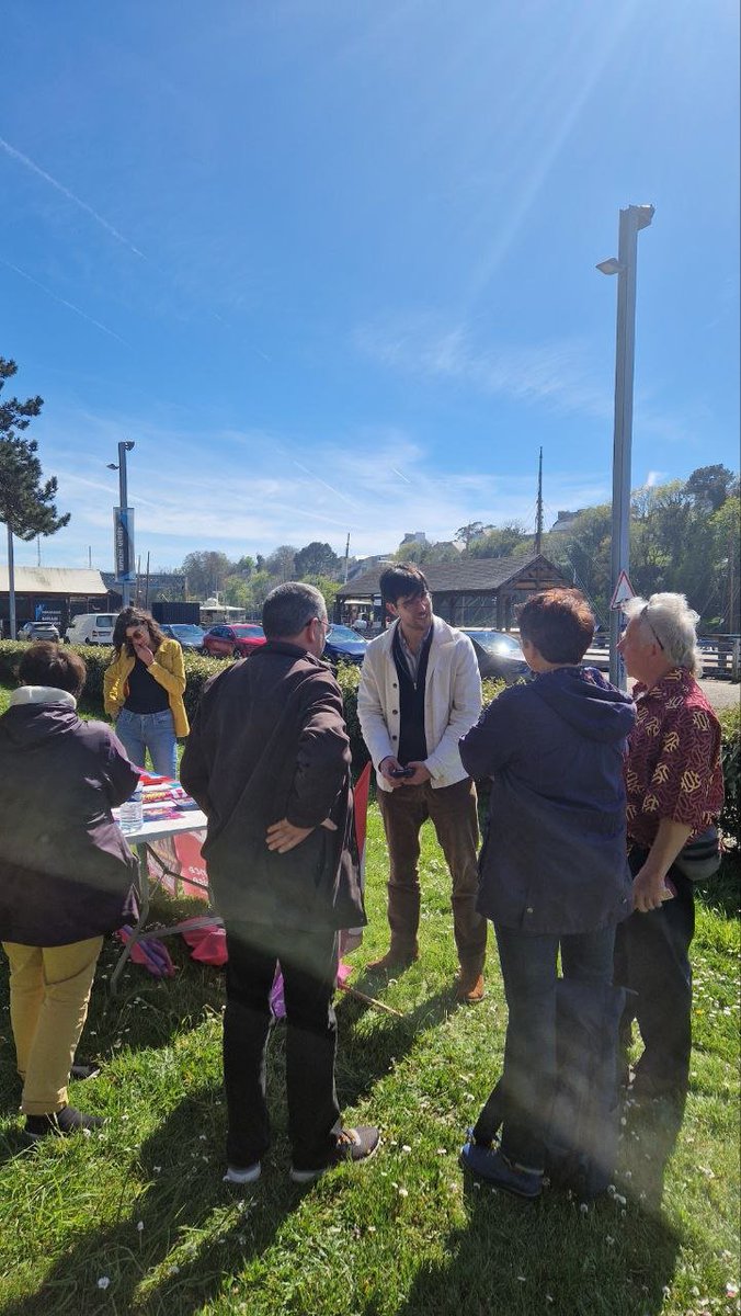 pycadalen's tweet photo. Un beau moment d'échanges avec les citoyens et les militants sous le soleil de Douarnenez, avec Marie Mesmeur et moi, candidats du Finistère pour la liste de l'#UnionPopulaire https://t.co/7L5AvrkGcp