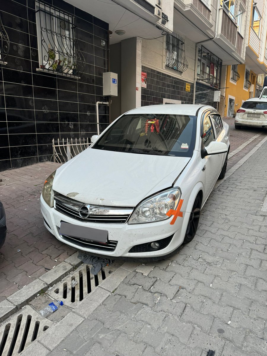 İzmir Selçuk’ta ufak bir kaza geçirmiş olsakta hiç olmamış gibi davranıp üzerine 1000km daha yol yapıp tek parça eve getirdi bizi Scarface. Z raporu ; 2100km yol 81 litre mazot. Ortalama tüketim 3.8 lt/100km. Geri kalan bilgileri Taunus abi verecek. @taunusgls