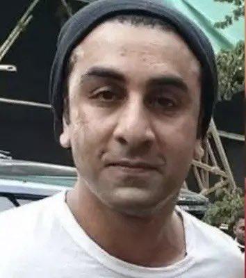 iArjunX_'s tweet photo. RT if you don't see any difference in between these two pictures 

CORPORATE LING RANBIR https://t.co/nJrsGiXfNu
