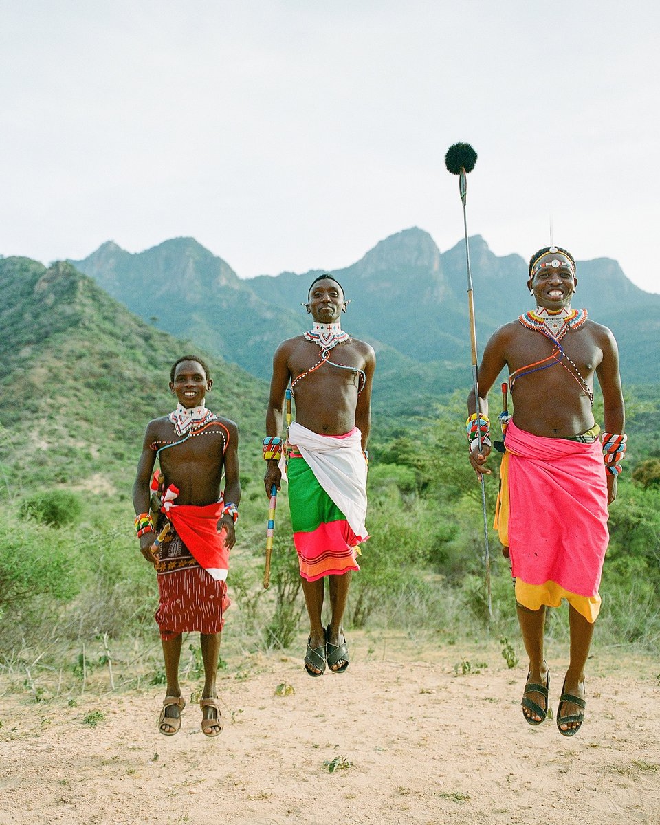 RichardPhotoLab's tweet photo. "High above the breathtaking hills of Northern Kenya with this timeless dance of the Samburu tribe photographed on film 🎞️" - @oliverflyafrica ⁠
⁠
#richardphotolab #filmlab #analog #shootfilm #filmphotography  #shotonfilm #prophotolab #filmprocessing #colorfilm https://t.co/aQ2JXSfJG0
