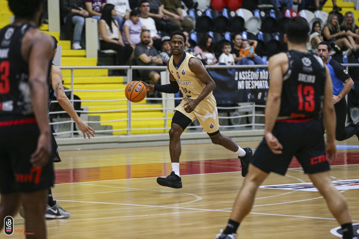 fpbasquetebol's tweet photo. 🏀 @OvarenseBasquet 88-84 @FCPorto
🏆 Liga Betclic Masculina
📍 Arena de Ovar
⭐ Jeremiah Bailey (19pts, 4/6 2P, 8/12 LL, 11res, 3ast, 1rb)
📊 https://t.co/z0zWRJKiCy

#SomosBasquetebol #LigaBetclicMasculina https://t.co/nIbrufRKAm