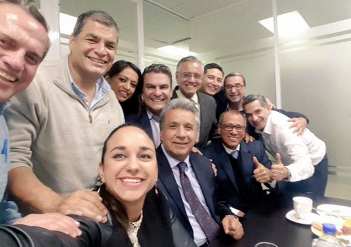 InsistAlfredo's tweet image. #pillo @MashiRafael  
“Dirige , protege y premia la corrupción”