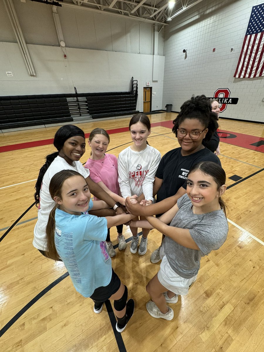 Wrapped up our Mini Clinic today! We focused on skill work and communication, which was a big success! Thank you to all who participated 🏐🅾️🤍