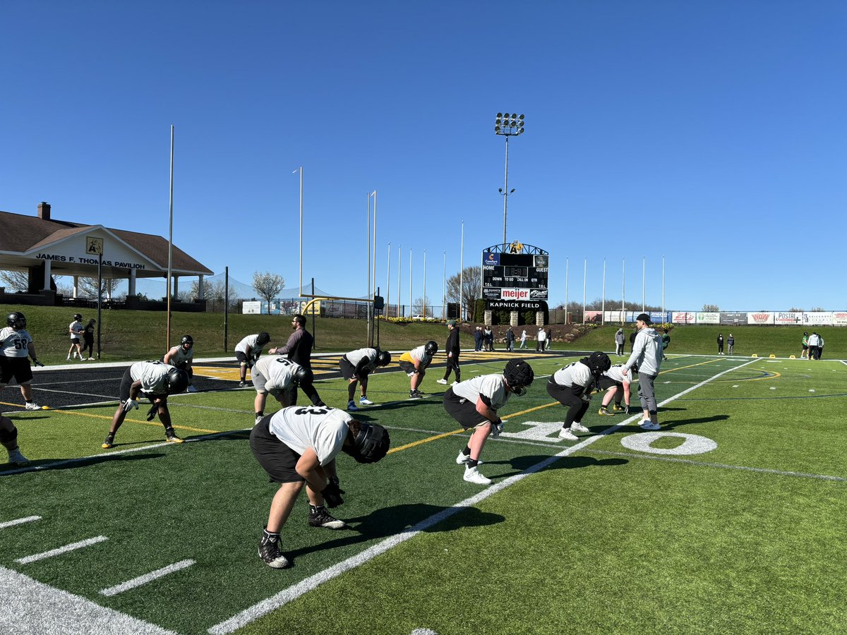 Sam_Carr78's tweet photo. Enjoyed my time out at Adrian college junior day💪💪💪#godogs @CoachKnollman @_coachmcgaughy @AdrianCollegeFB @HaydenHealey2 https://t.co/hY06nLxqoA
