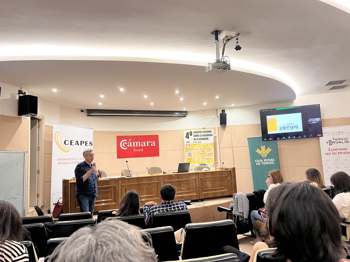 Aquí estamos formándonos en #Teruel en el 4 CONGRESO NACIONAL SOBRE LA ENSEÑANZA DE LA ECONOMÍA

Charla: “Educación Económica para una ciudadanía plena” - Carlos García Salas (<a href="/carlosgsal/">carlos garcía salas</a>)- . Imprescindible

Gran trabajo de <a href="/ADESDAR/">ADESDAR </a> y de <a href="/Ceapes2/">Ceapes</a> 
#CONGRESOECONOMIASECUNDARIA