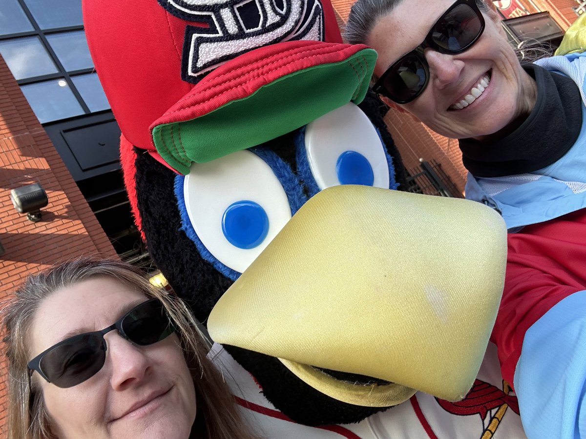 Stopped for a selfie with @TeamFredbird and still beat last year’s time 💪🏼. #stlcardinals #forthelou #cardinals5k