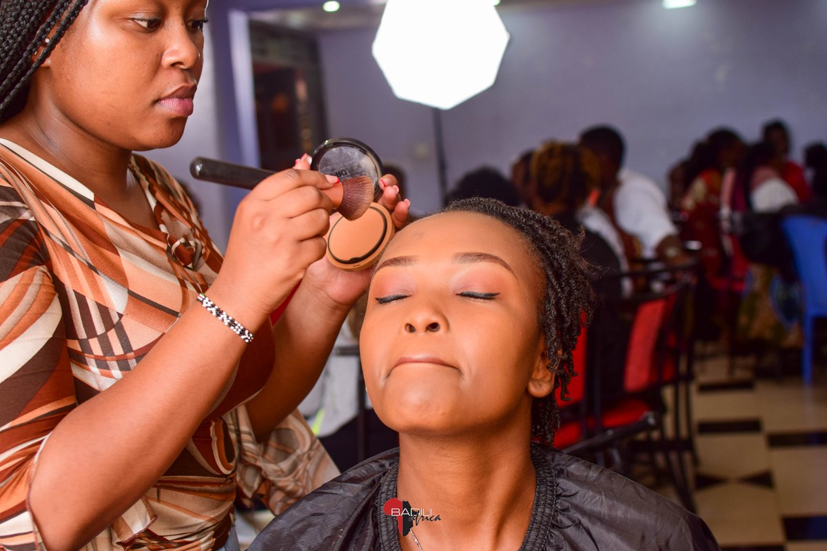 Badili_A's tweet photo. Our #PoliticalSpas are back!💆🏾♀️💁🏾♀️💃🏾
Earlier today, under the Ecces program, we held a thought-provoking discussion 😌 with young women from @DiscoverJKUAT, facilitated alongside #Makeupsession 💅🏾💄👄
#badiliafricainitiatives https://t.co/P7P5tEoXq3