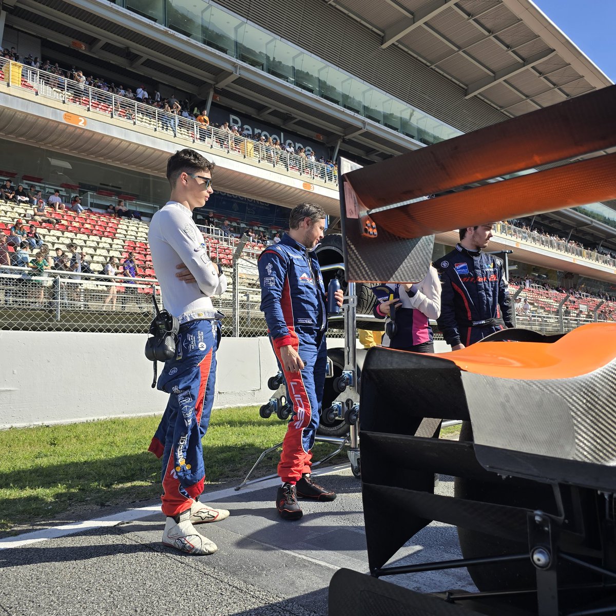 GO GO GO 💪 Ready for some racing🔥
🇨🇵🇪🇸🇬🇧
.
.
#race #BarcelonaRound #michelinlemanscup