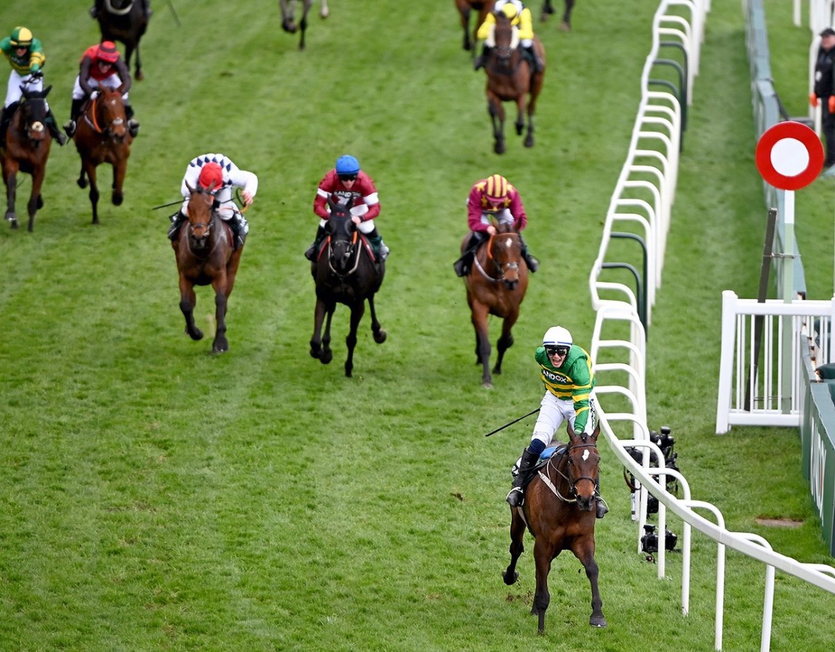 I Am Maximus takes a third Grand Nation for owner JP McManus with a scintillating burst of speed from the last fence, to put Willie Mullins in prime position for the Trainers’ Championship 📸 Bill Selwyn