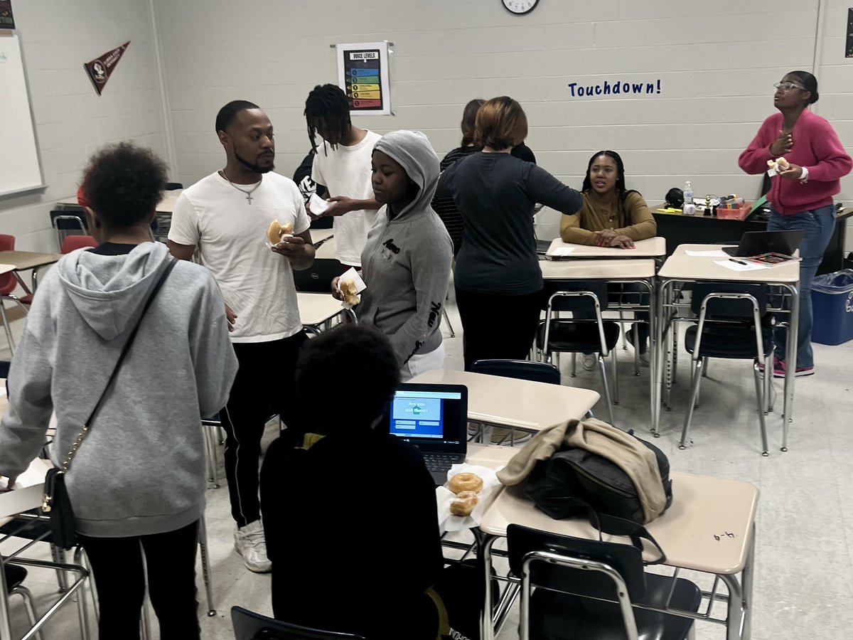 DeSoto_WestMS's tweet photo. Of course we had to give our staff & students a 🍩 break. Thank you parents getting up and bringing your child(ren) to the #WMS Saturday STAAR Boot Camp! Our amazing staff doesn’t mind going the extra mile for our students. #WeAreOne #FourthQuarter #SoaringForward https://t.co/AhWNdenl97