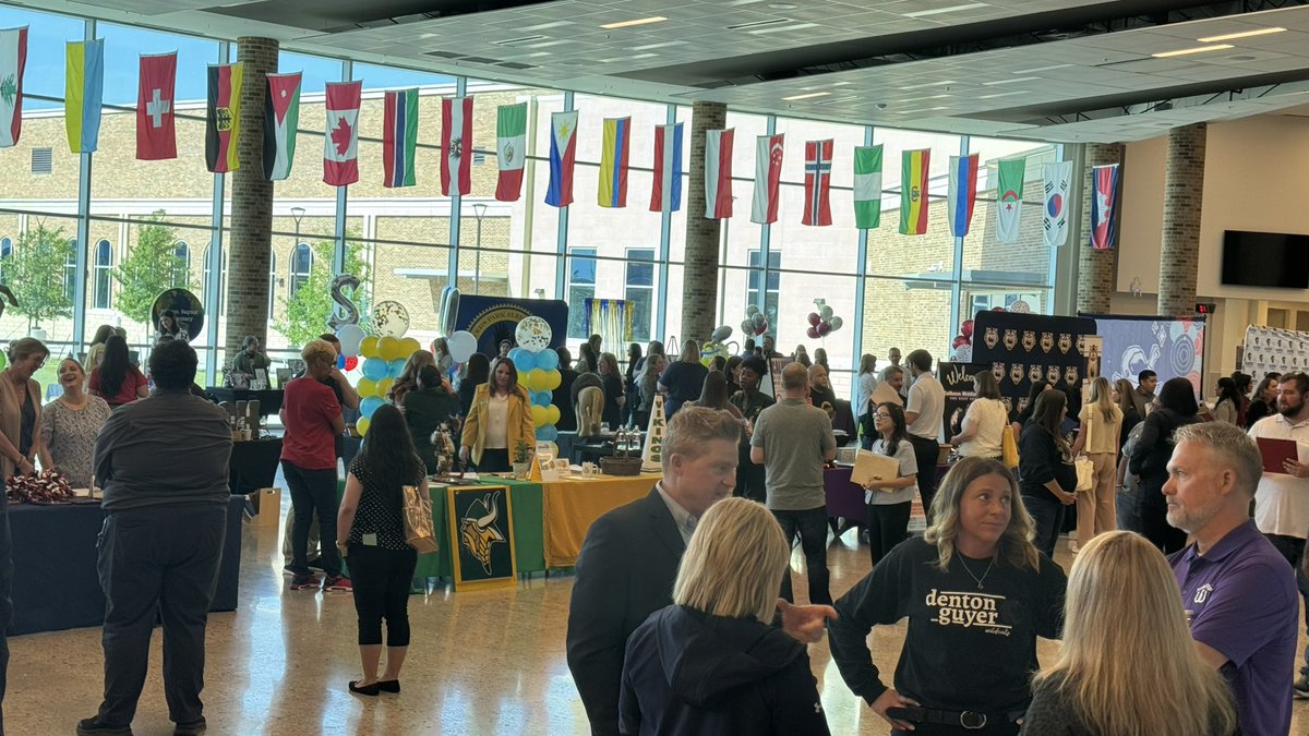 Spalding_Bio's tweet photo. Spent this morning at the @dentonisd job fair and had the opportunity to speak with a number of individuals looking to join our team at @RHSRaiders.
Several good science candidates in the mix. Excited about growing our team. #RHSScience #DentonISDDelivers https://t.co/YugIYVBCw3