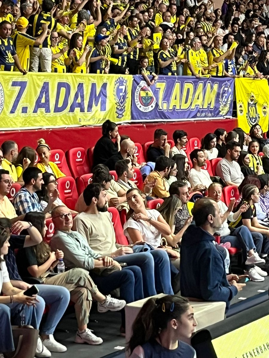 Sertaç Şanlı, Fenerbahçe Opet-Eczacıbaşı Dynavit maçını takip edenler arasında.