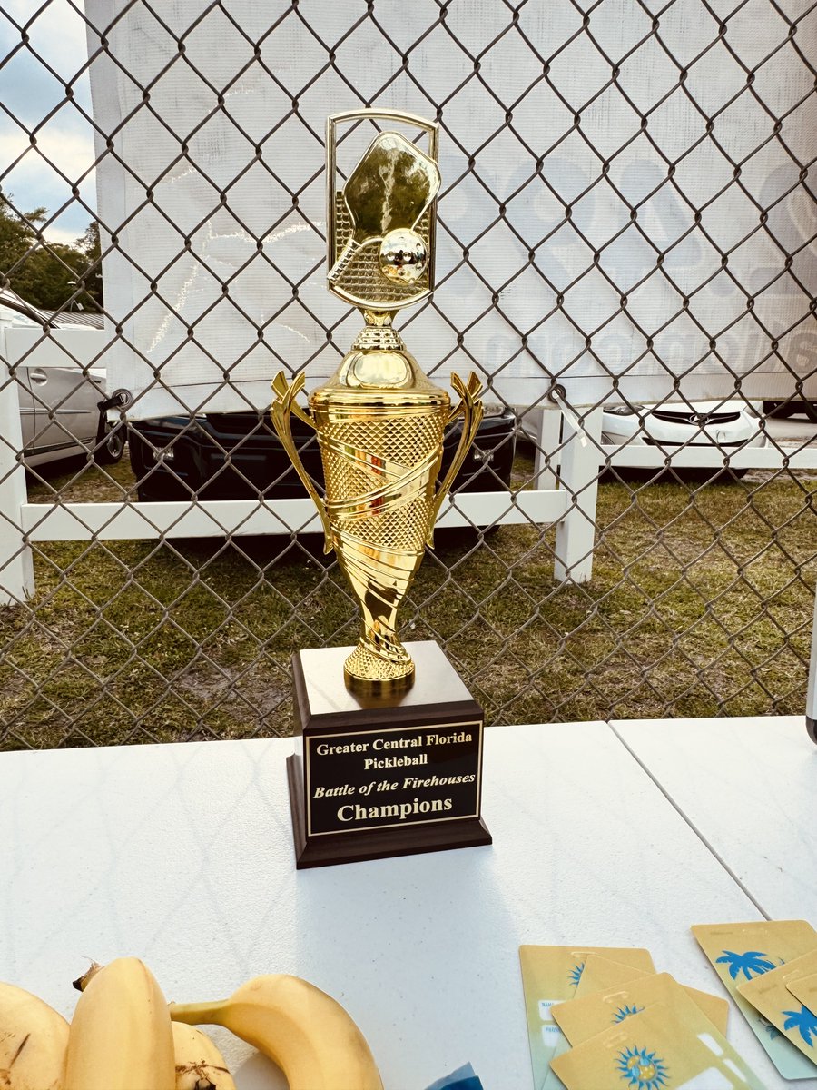 #Firefighters + #pickleball = ❤️Battle of the Firehouses tournament, Round Lake Park @OviedoCityGov. 28 players total & 14 teams of FFs. Personnel from SCFD, @OviedoFire, Orlando, @OSCFR & others 1st place: SCFD FF Cross Ferrentino & @OrlandoFireDept Engineer Dustin Branham