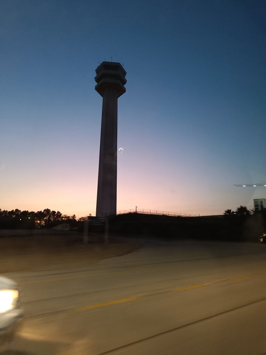 Gingerbreadths's tweet photo. Landed di Dammam masih sunset tadi https://t.co/E7osQvxhN8