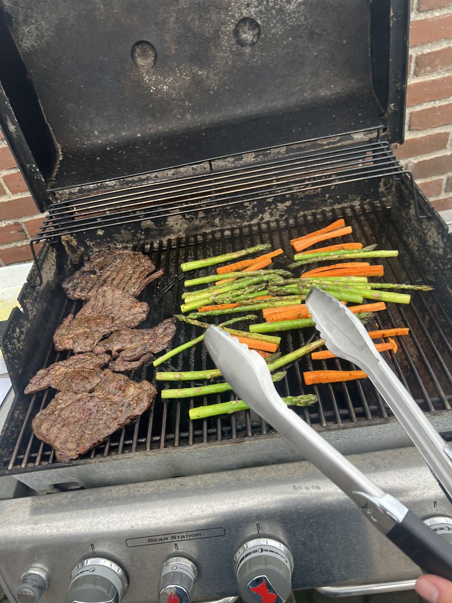 ValdemarRgaard's tweet photo. Grill sæson 2024 hermed sat igang 🥳 #devarmeriller https://t.co/tbJt4WKFyA