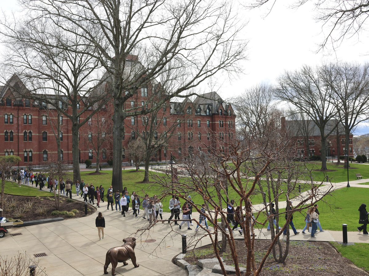 It’s a perfect day to celebrate our accepted students! Future Bulldogs are experiencing The Dean Difference in action today as they attend info sessions, tour the campus and meet Dean faculty, staff and students. We can’t wait to see you in the fall! 🐾