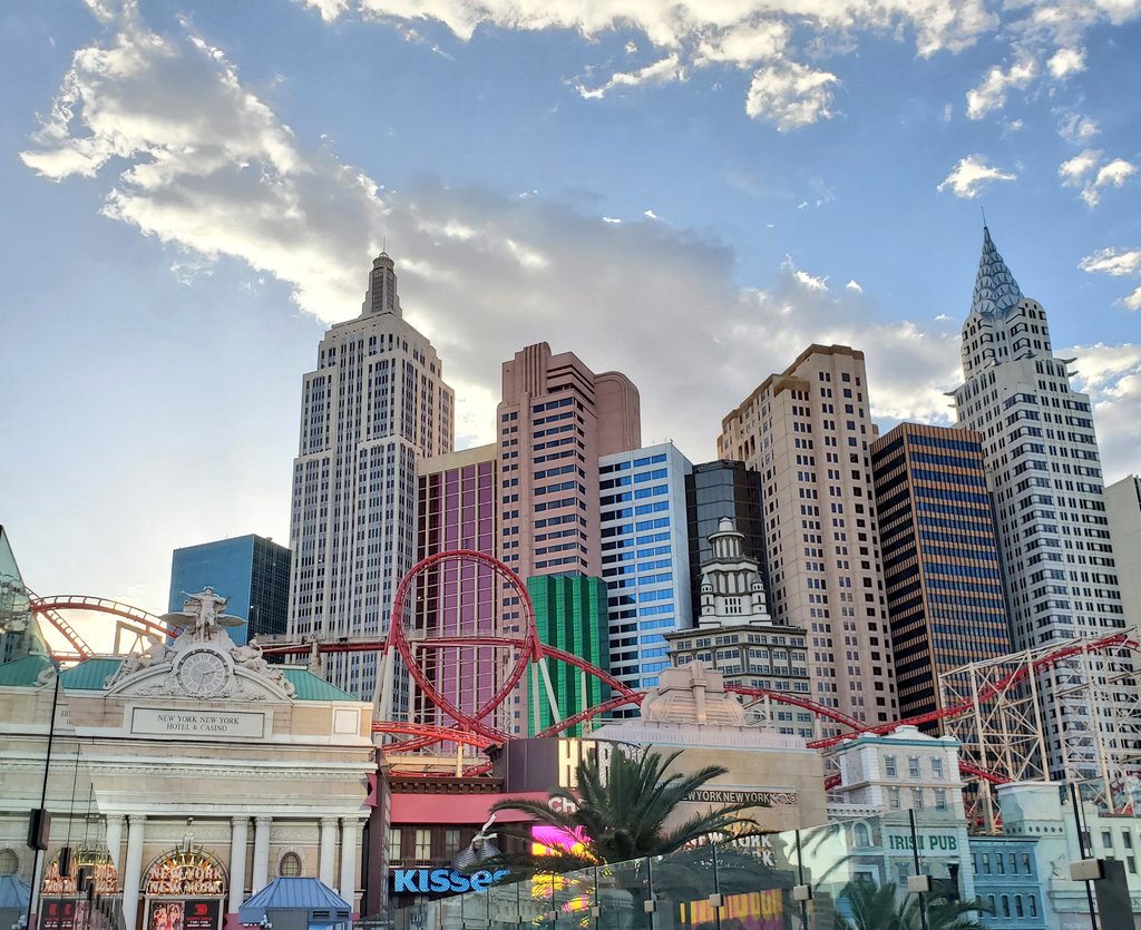 dramatic_comet's tweet image. Happy Saturday, friends!