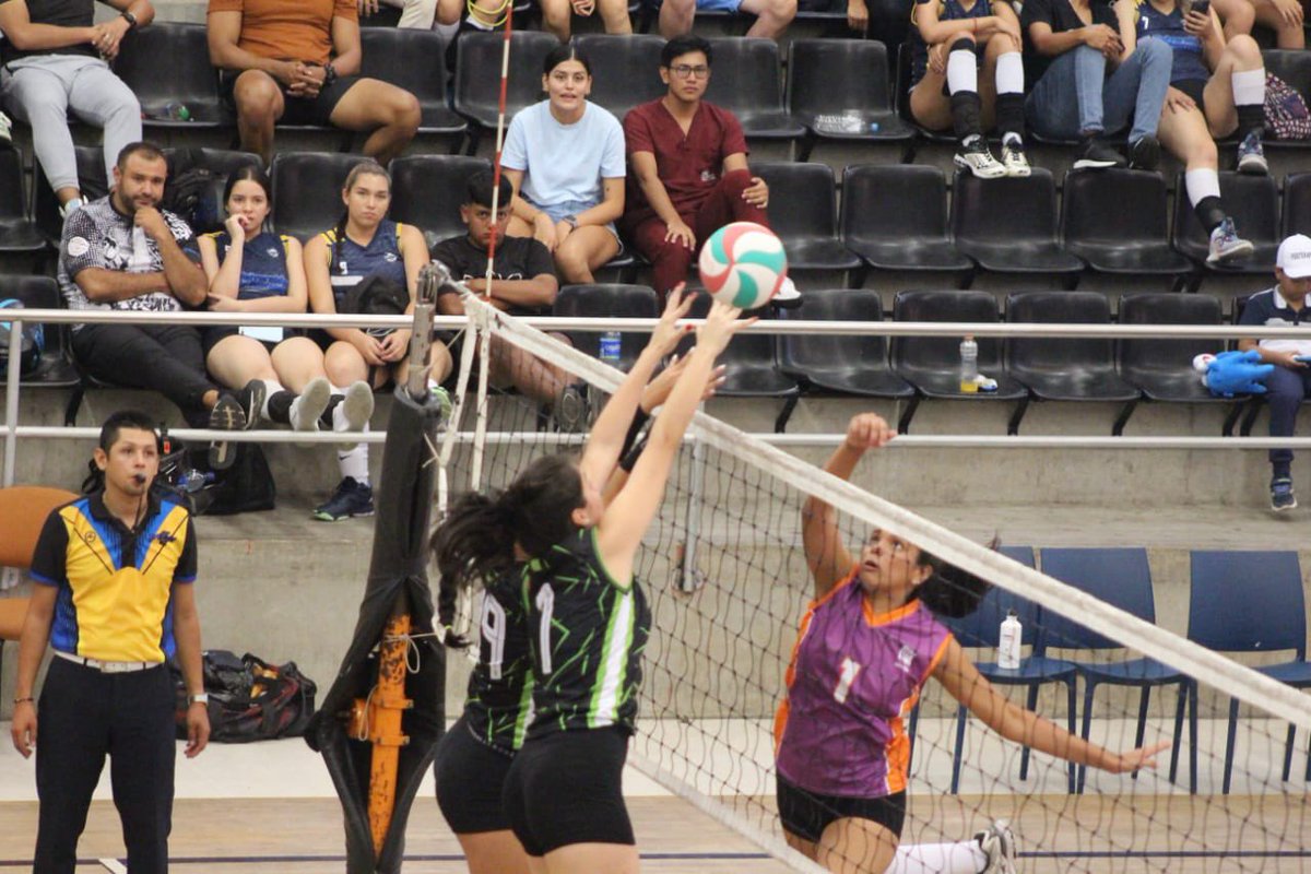 Comienza la Fase Departamental de los Juegos Universitarios Ascún. A esta hora debuta la Selección Femenina de Voleibol de la UIS ante la Universidad Autónoma de Bucaramanga.