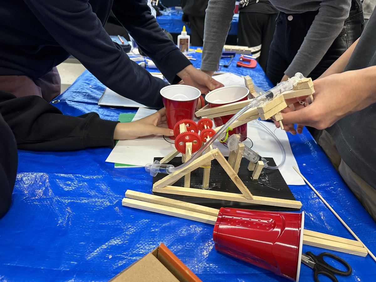 sustainableSTEM's tweet photo. @CourcelettePS had 3 Teams qualify for the @skillsontario Provincial meet! Exciting to see what these students can do! Green Energy &amp; Technology challenge here we come!! @LizBHolder https://t.co/aqPBZMdIo2